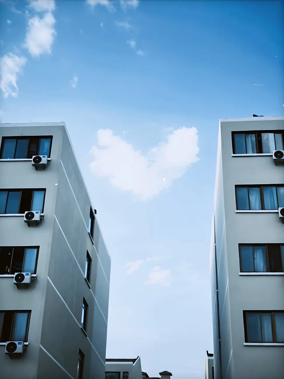 Housing Sales Decline in India's Top Cities Amid High Prices and Slow Economy