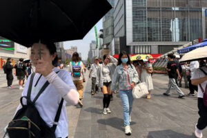 China's Bank Lending Plummets in July Amid Weak Demand and Seasonal Factors