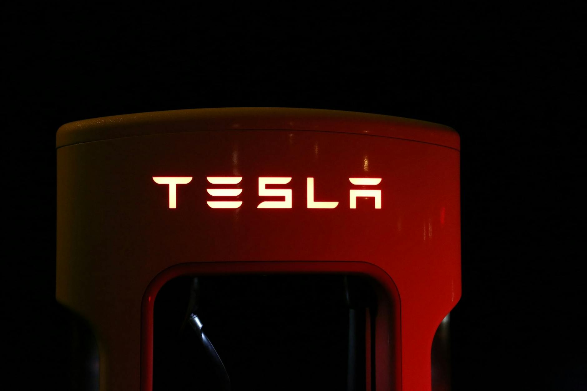 Tesla Beats EPS Expectations ($0.72 vs $0.60) but Misses Revenue Forecast ($25.18B vs $25.4B)