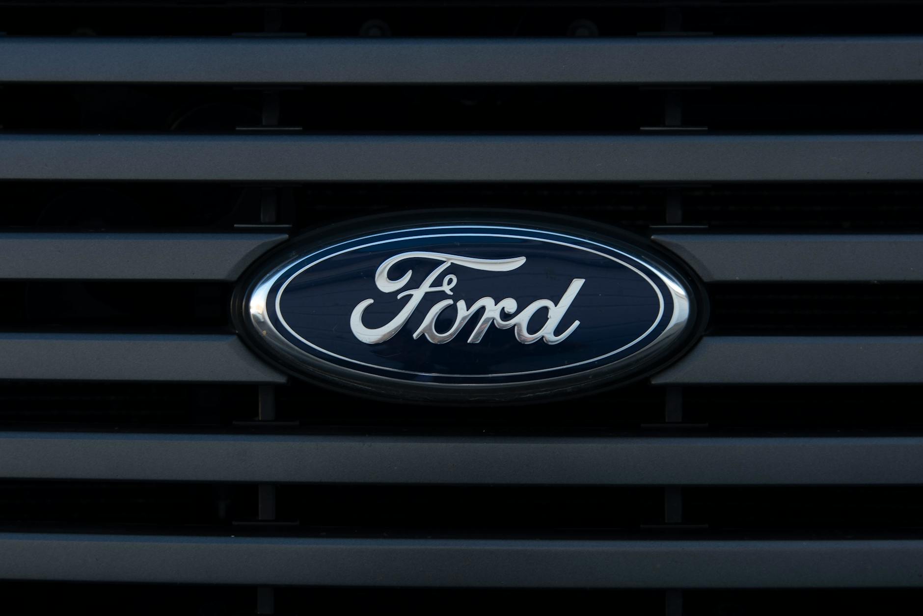 U.S. Safety Agency Investigates 368,309 Ford Edge Vehicles for Brake Issues