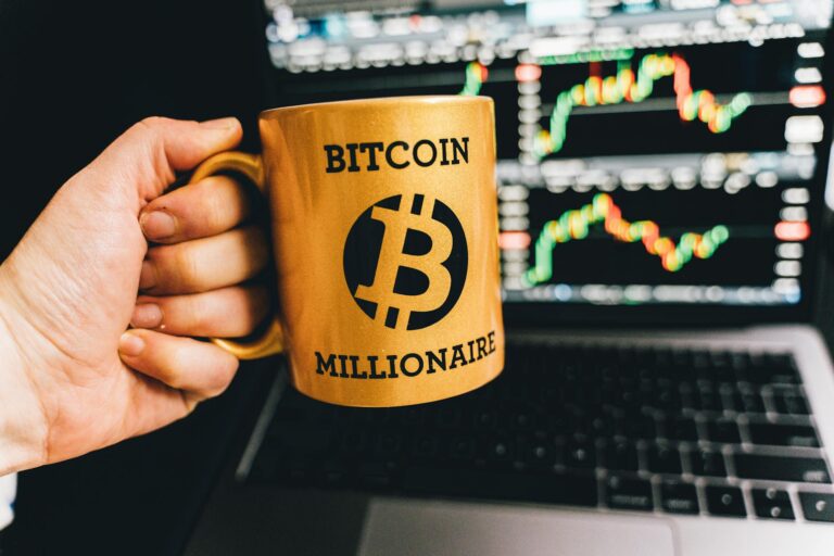 Bitcoin Hits Record High Above $84,000 as Short Sellers Lose $6B; U.S. Stocks See $20B Inflow and Dollar Strengthens After Trump's Election Win Bitcoin Hits Record High Above $84,000 as Short Sellers Lose $6B; U.S. Stocks See $20B Inflow and Dollar Strengthens After Trump's Election Win