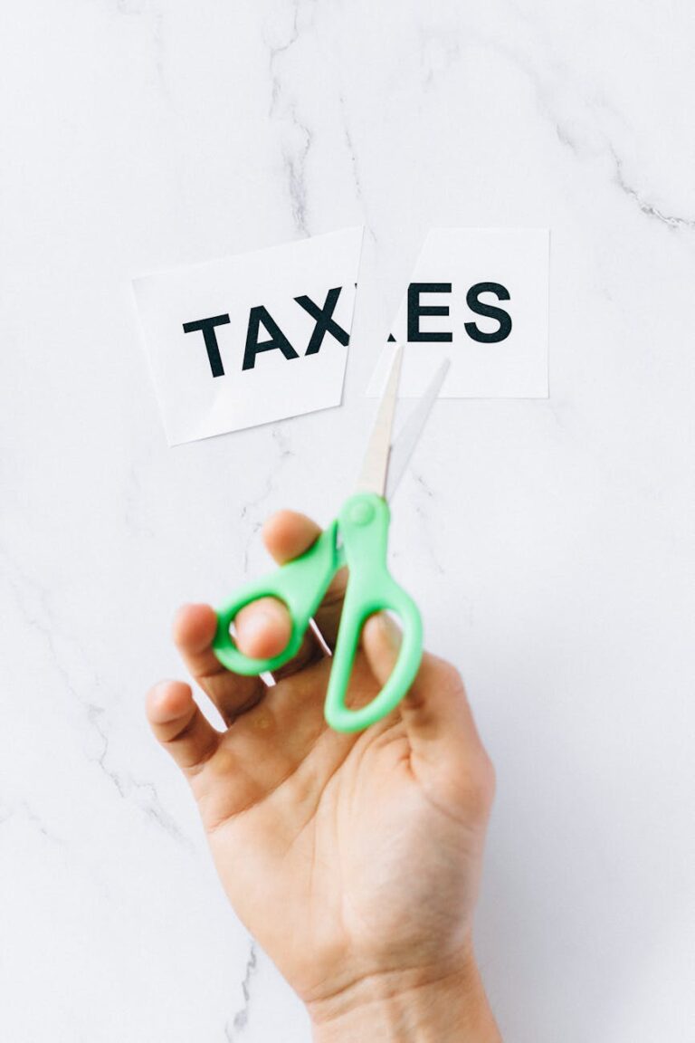 New Income Tax Law from April 2026: Authorities to Get Access to Digital Accounts person cutting paper