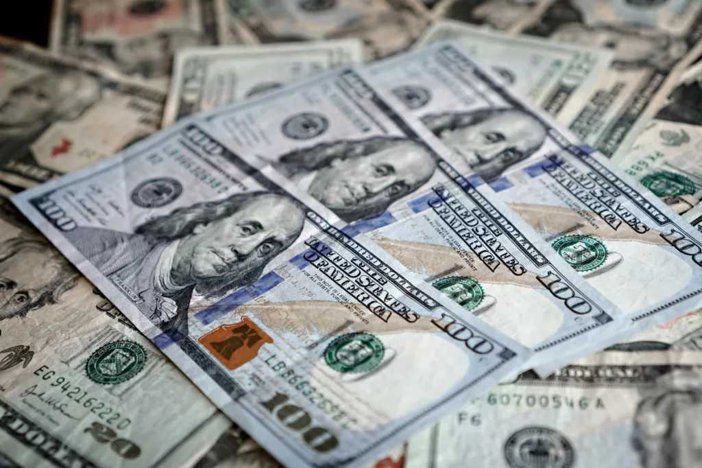 US National Debt Crosses 37 Trillion Dollars: What It Means for the Economy