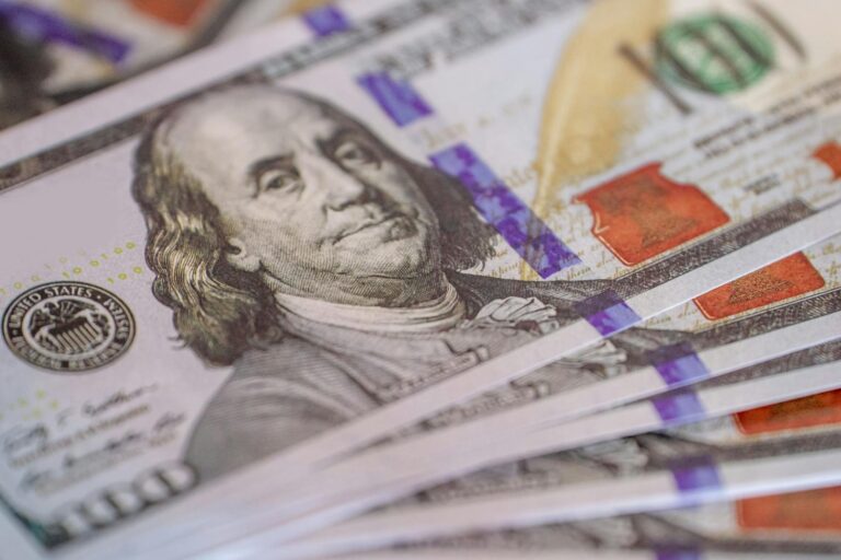 Global Debt Hits Record $353 Trillion as Investors Slowly Shift Away From US Treasuries