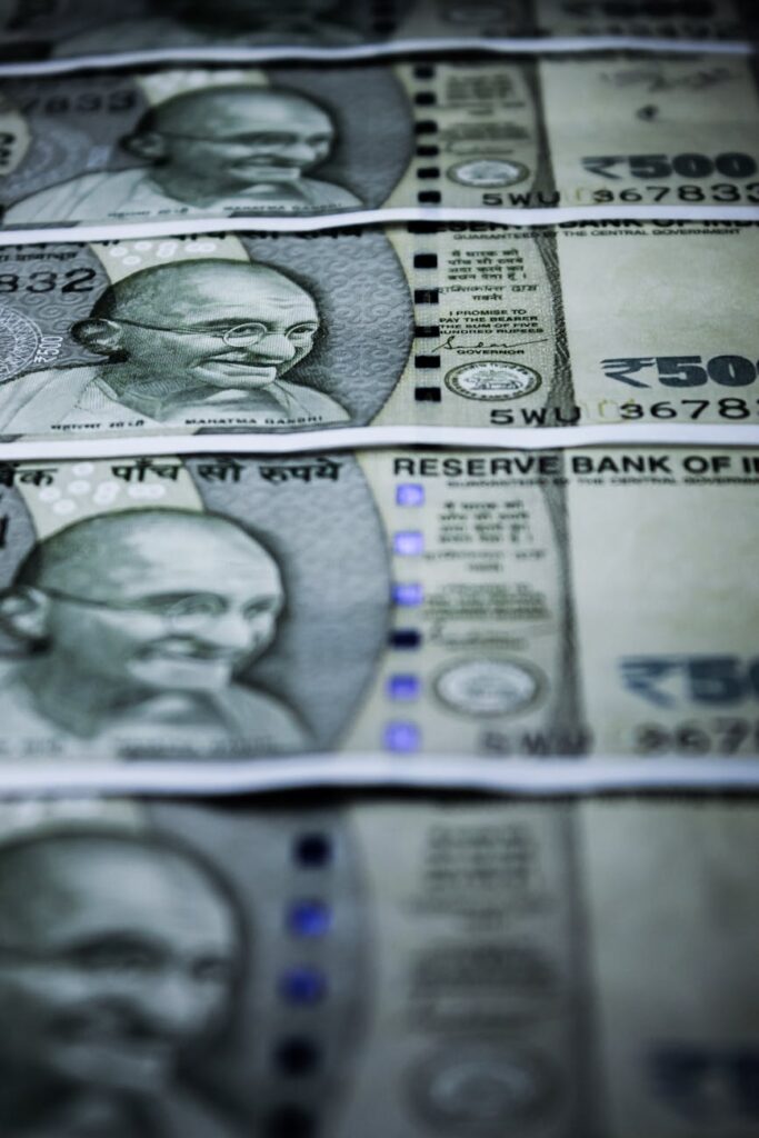 RBI Sees 6.9% Growth in FY27, Warns of West Asia Risks
