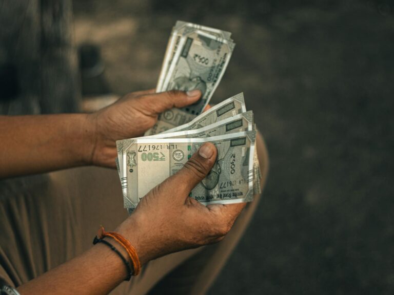 India Credit Boom: Bank Lending Jumps 15.9% to Rs 212.9 Lakh Crore, MSMEs Surge 33.1%