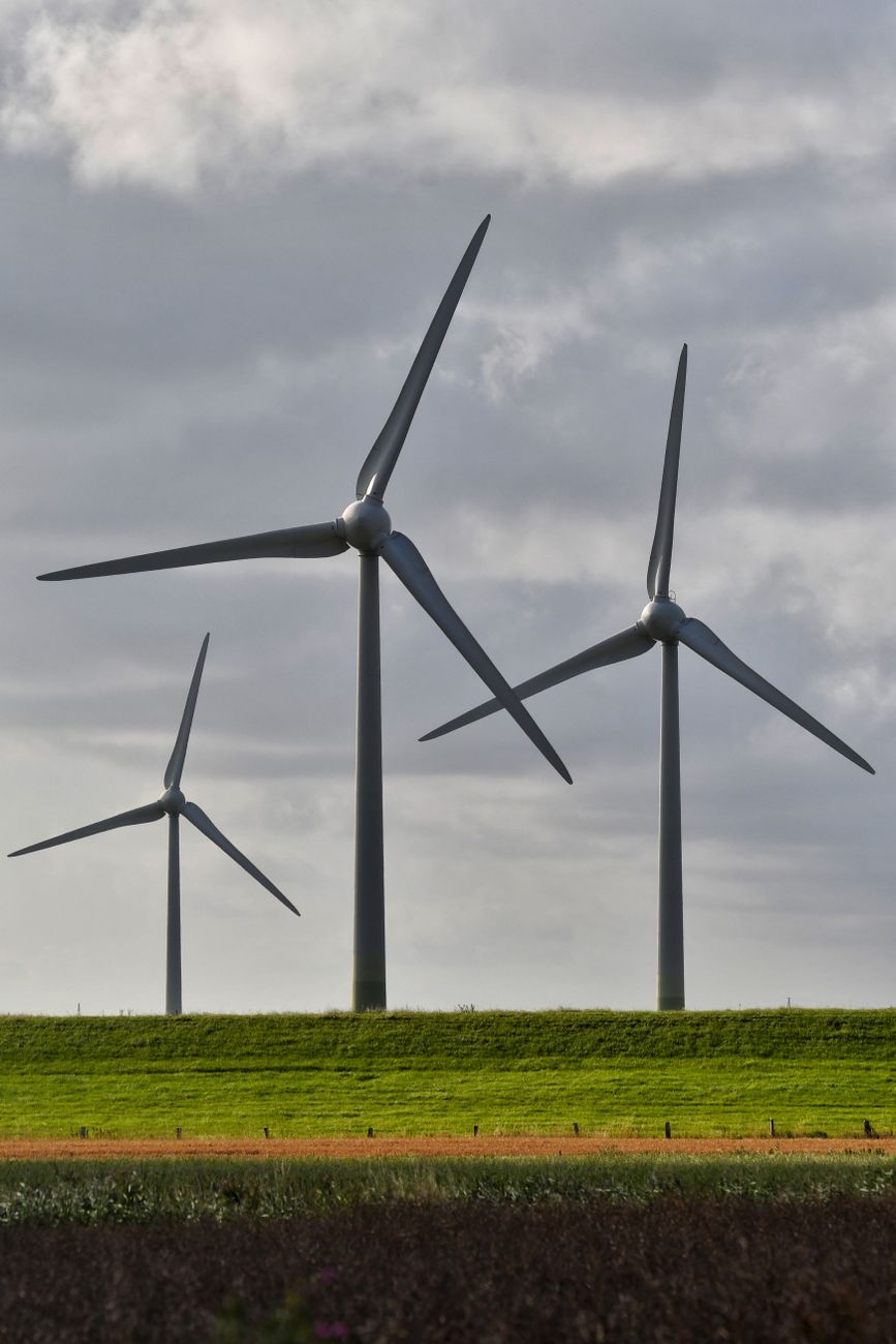 India's Wind Power Capacity Hits 57,443 MW, Generation Surges in FY26