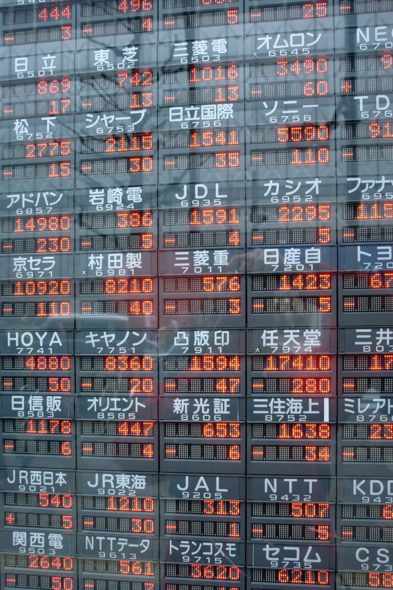 Global Semiconductor Stocks decline as Samsung Electronics and SK Hynix lead Asian market sell-off