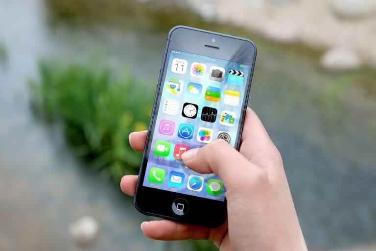 Russian Central Bank Bans Apple Devices Over Security Concerns Russian Central Bank Bans Apple Devices Over Security Concerns
